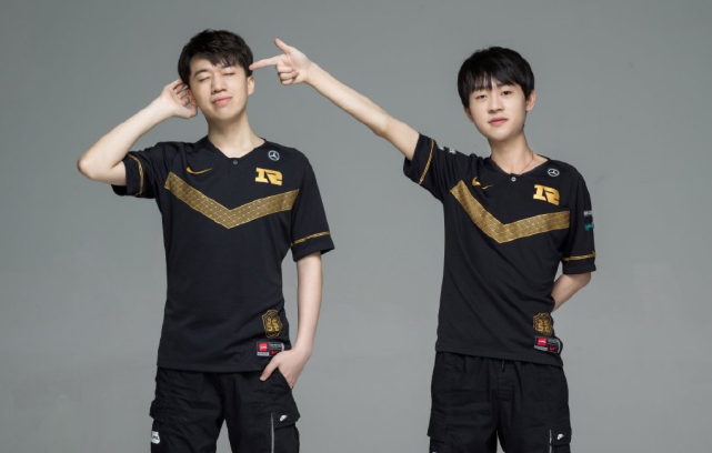 略卡顽强的 略卡顽强的